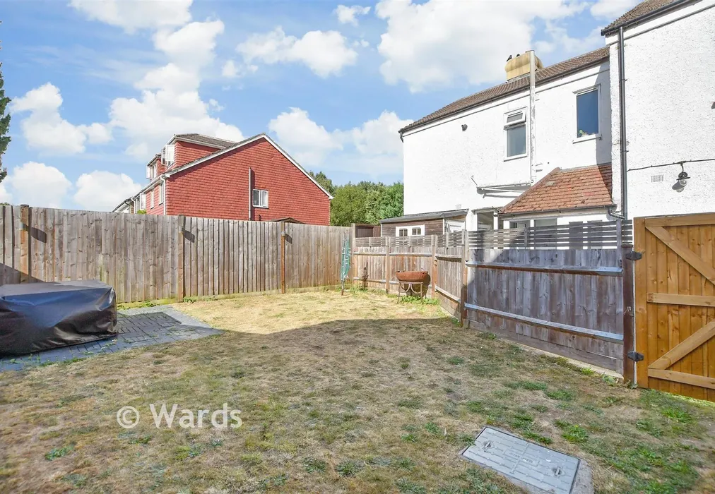 Side Garden - Southfields Road, West Kingsdown, Sevenoaks, Kent - Wards of Kent