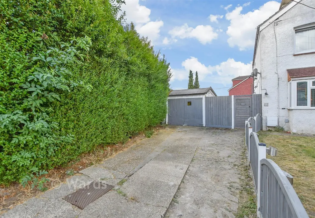 Garage - Southfields Road, West Kingsdown, Sevenoaks, Kent - Wards of Kent