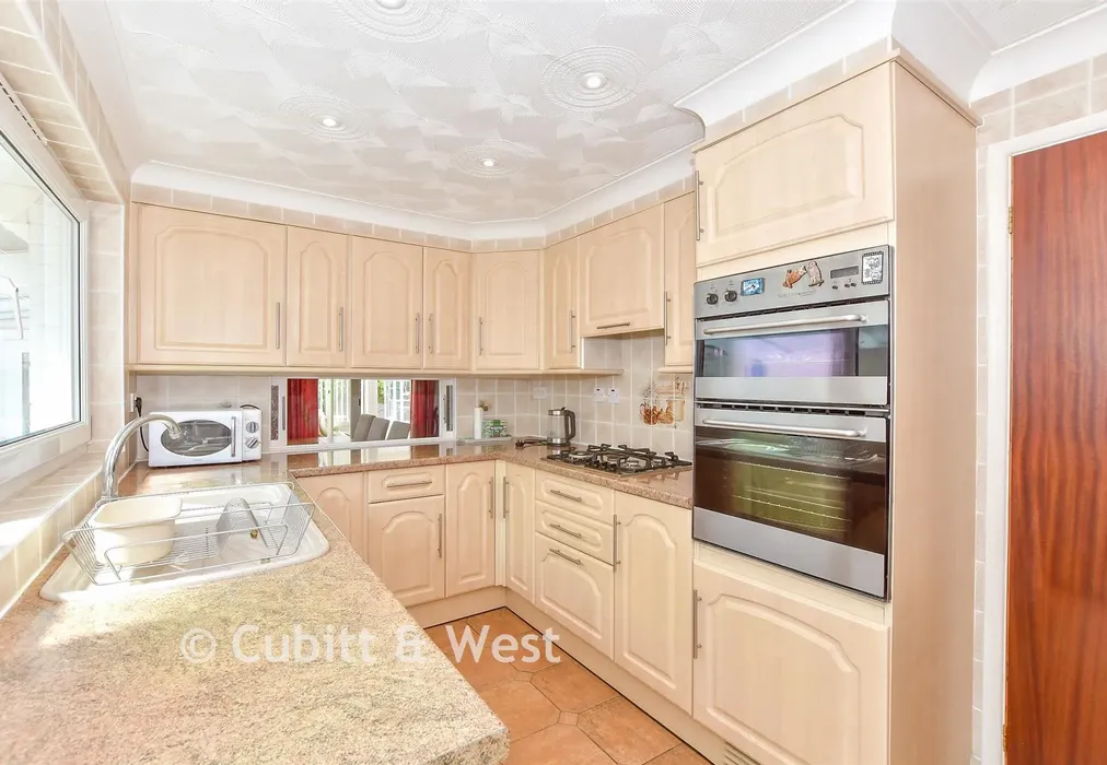 Kitchen - Orchard Lane, Emsworth, Hampshire - Wards of Kent