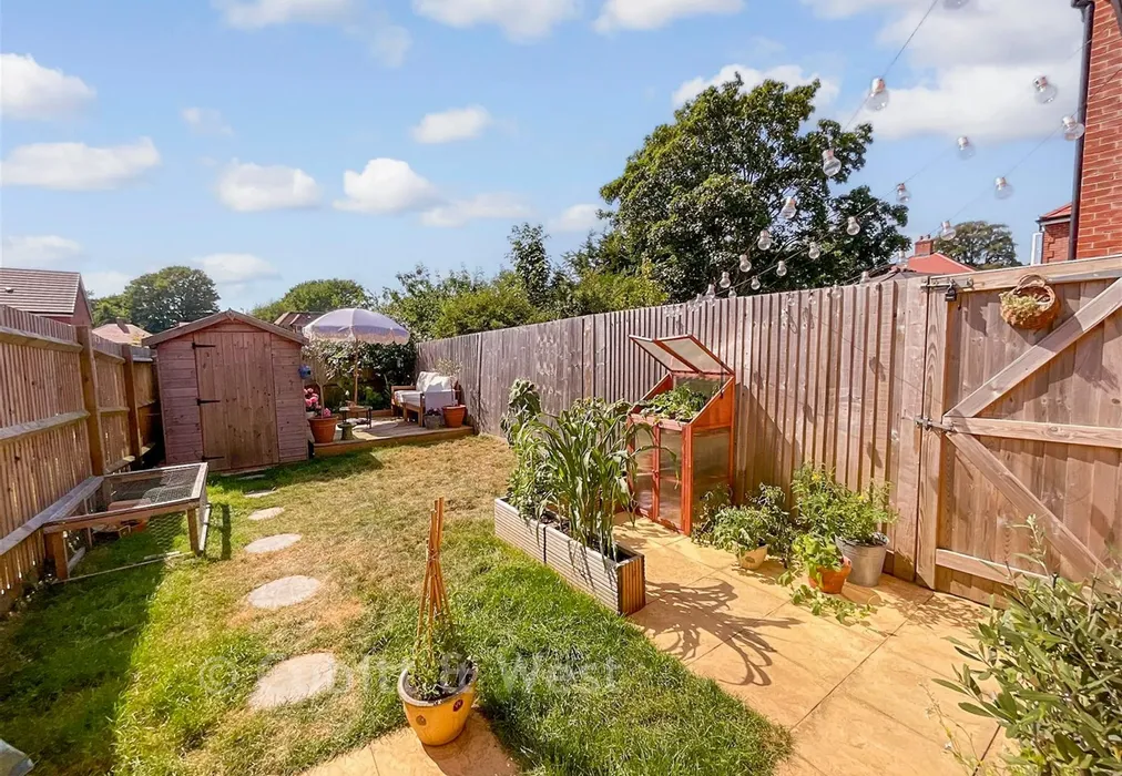 Garden - Windflower Chase, Worthing, West Sussex - Wards of Kent