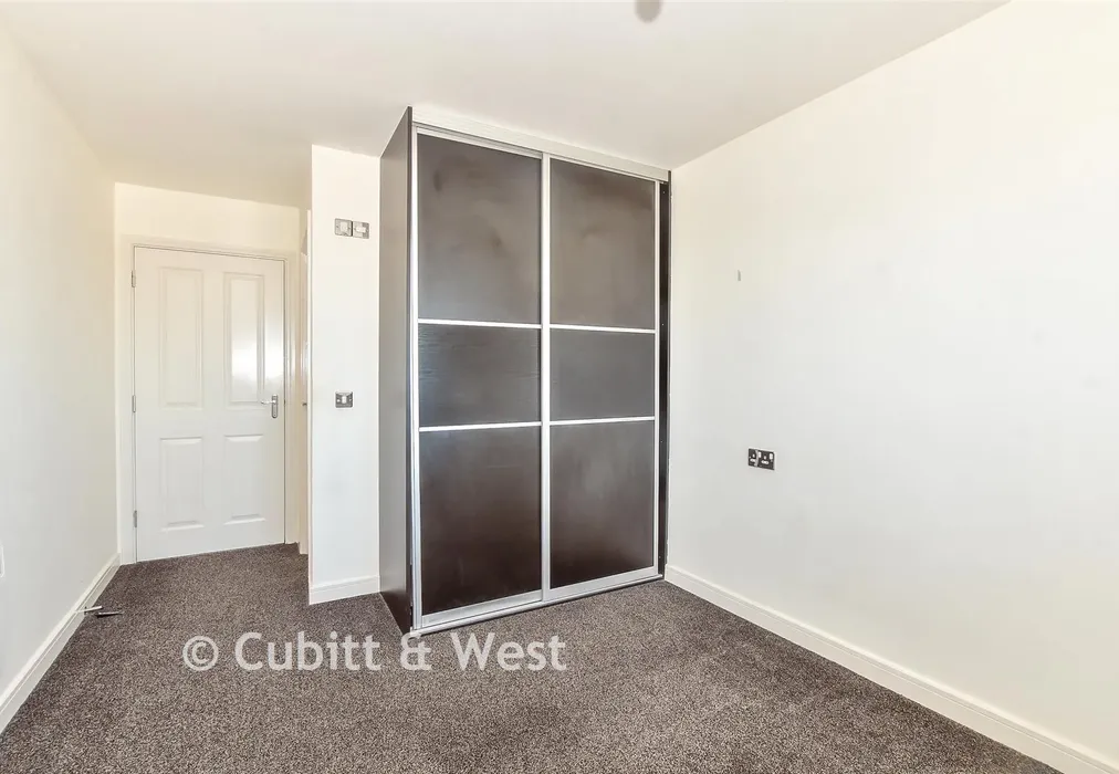 Bedroom 1 - Gisors Road, Southsea, Hampshire - Wards of Kent