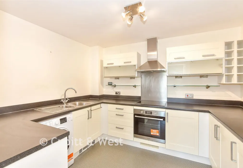 Kitchen - Gisors Road, Southsea, Hampshire - Wards of Kent