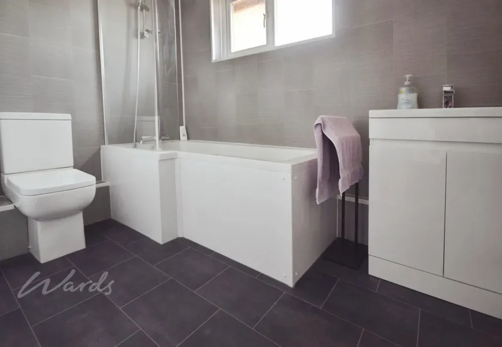 pirbright bathroom - Pirbright Close Chatham ME5 - Wards of Kent