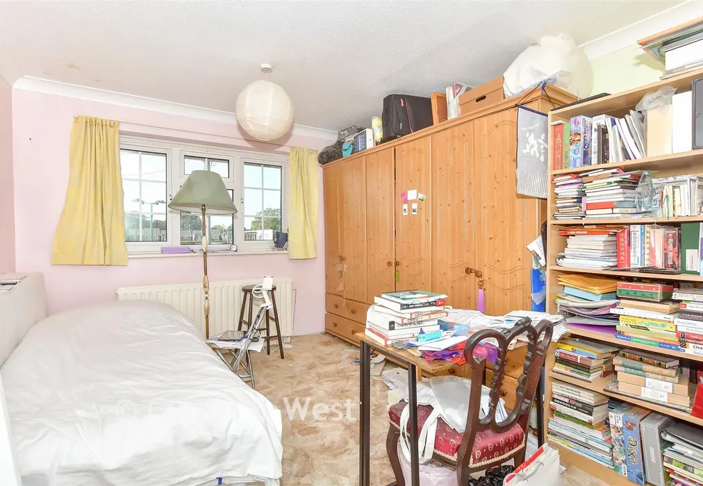 Bedroom 2 - Woodpecker Close, Havant, Hampshire - Wards of Kent