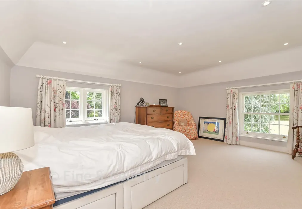 Main Bedroom - Pett Bottom, Canterbury, Kent - Wards of Kent
