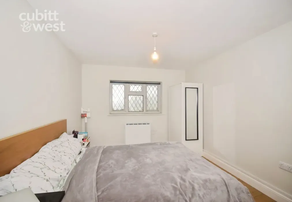 Bedroom - New Town, Uckfield, TN22 - Wards of Kent