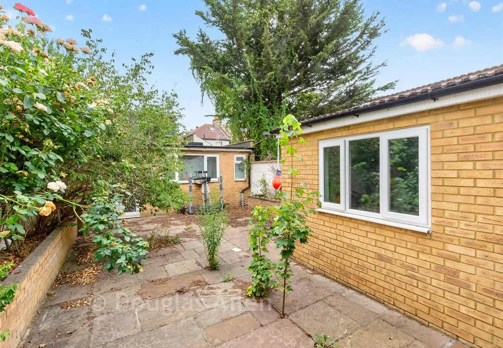 Rear Garden - Wellesley Road, Ilford, Essex - Wards of Kent