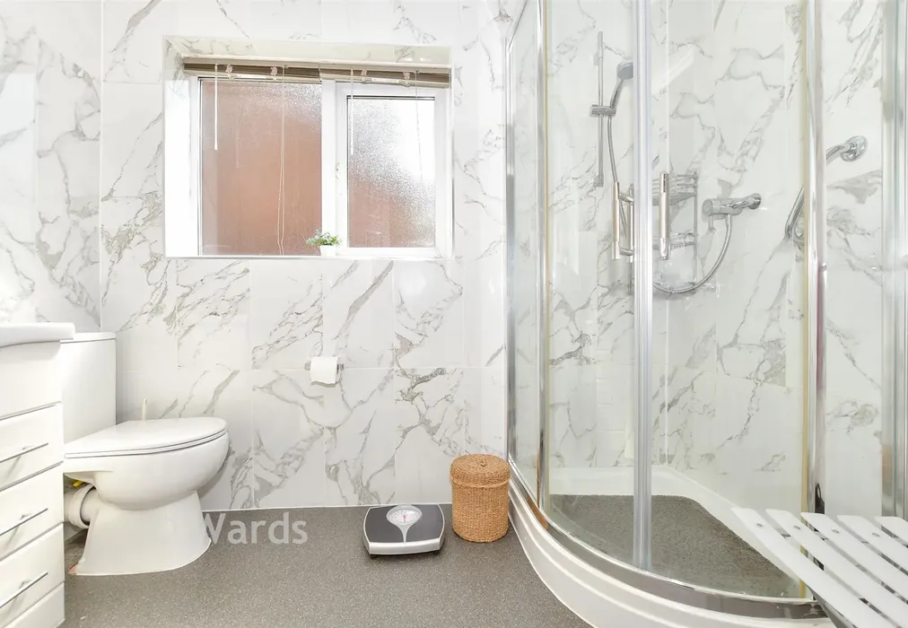 Shower Room - Earlsfield Road, Hythe, Kent - Wards of Kent