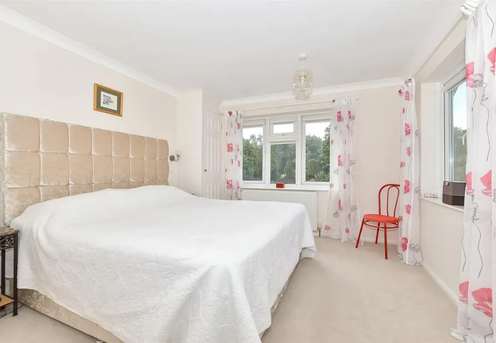 Bedroom 1 - Earlsfield Road, Hythe, Kent - Wards of Kent