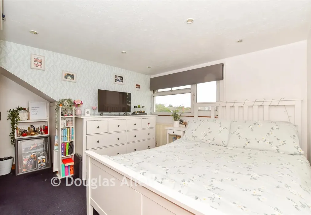 Bedroom 2 - Riverview, Basildon, Essex - Wards of Kent