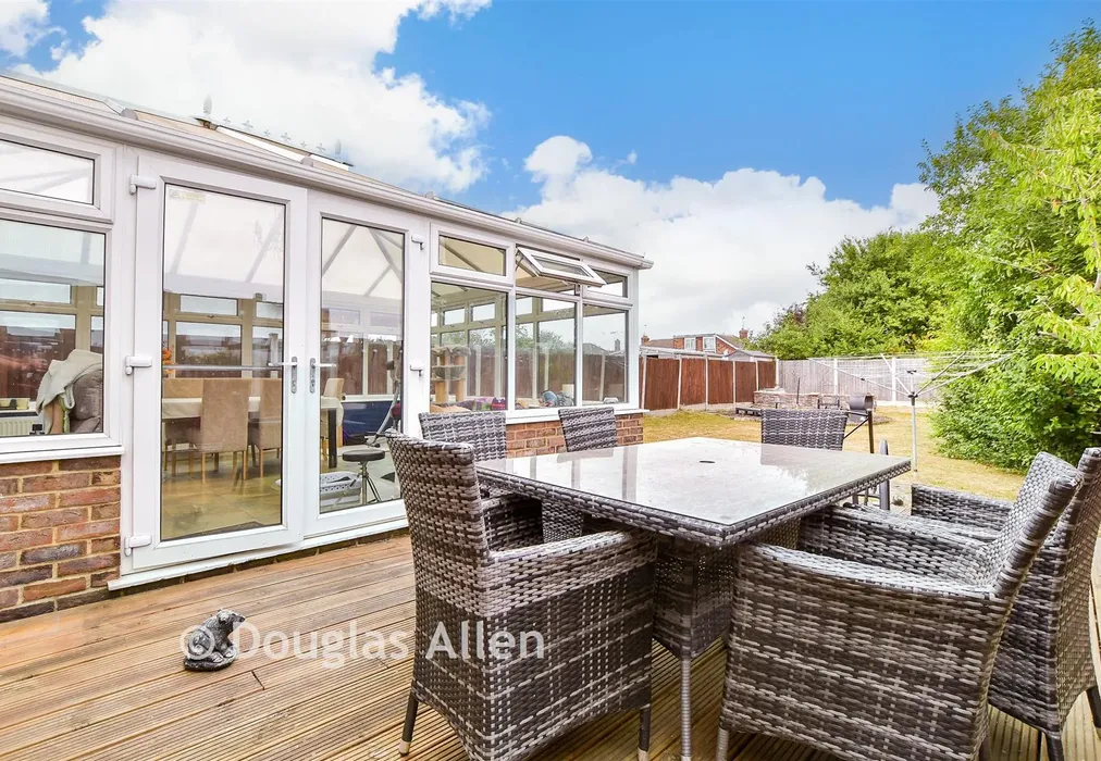 Rear Garden - Riverview, Basildon, Essex - Wards of Kent