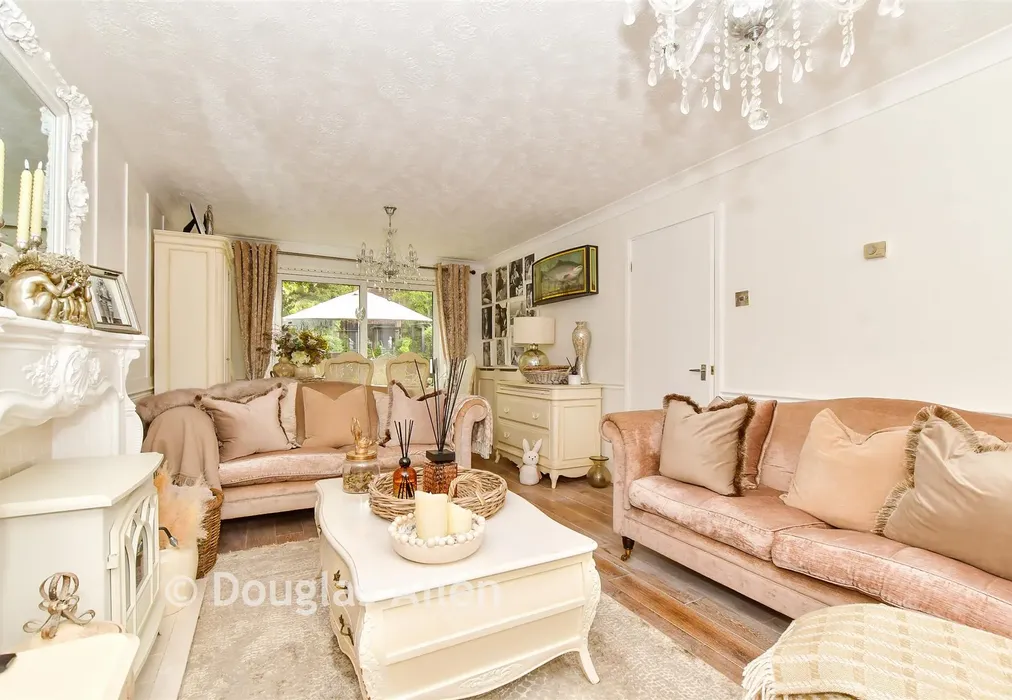 Lounge/Diner - Broxted Drive, Wickford, Essex - Wards of Kent
