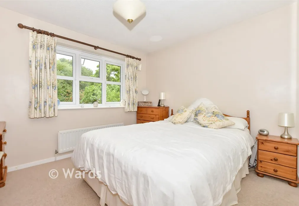 Bedroom 1 - The Ridgeway, Lympne, Kent - Wards of Kent