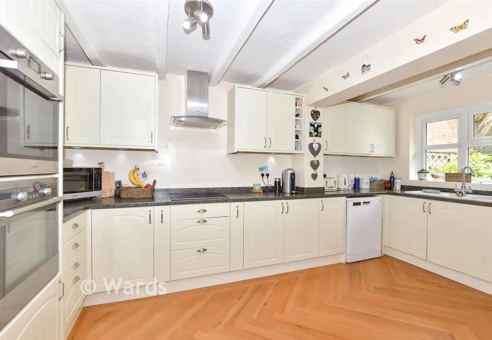 Kitchen - The Ridgeway, Lympne, Kent - Wards of Kent