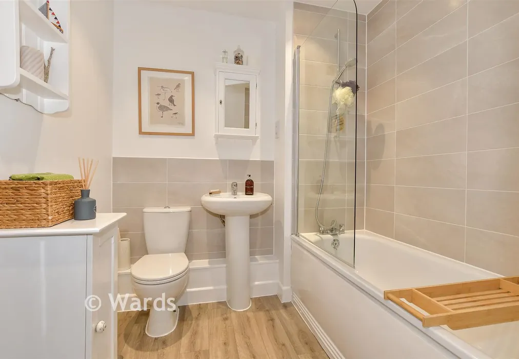 Bathroom - Kilndown Place, Stelling Minnis, Canterbury, Kent - Wards of Kent