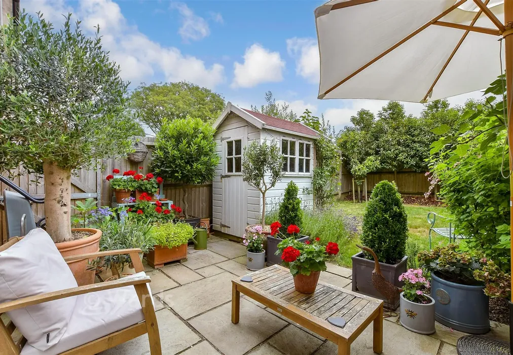 Rear Garden - Kilndown Place, Stelling Minnis, Canterbury, Kent - Wards of Kent