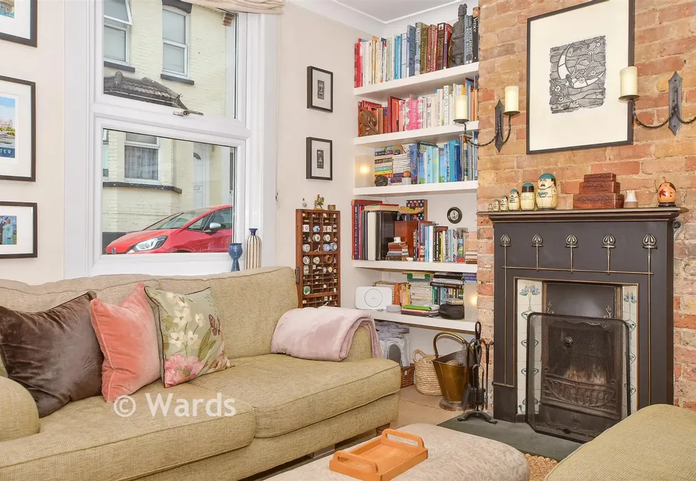 Internal Lifestyle Photograph - Salisbury Road, Chatham, Kent - Wards of Kent
