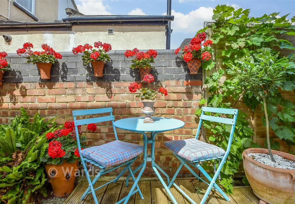 External Lifestyle Photograph - Salisbury Road, Chatham, Kent - Wards of Kent