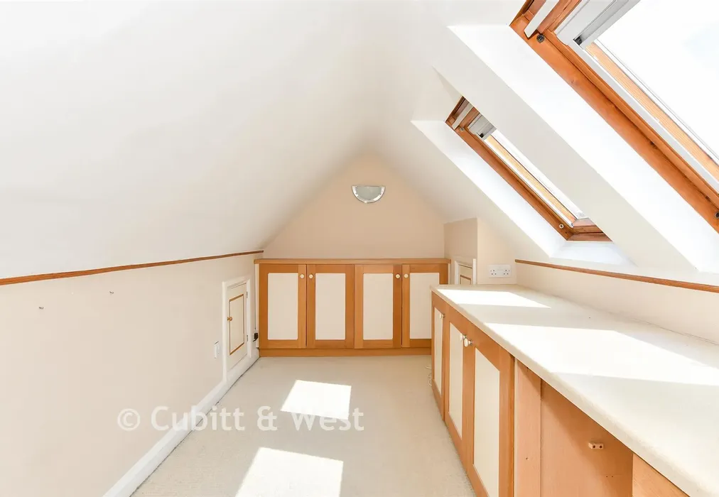 Loft Room - New Park Road, Cranleigh, Surrey - Wards of Kent