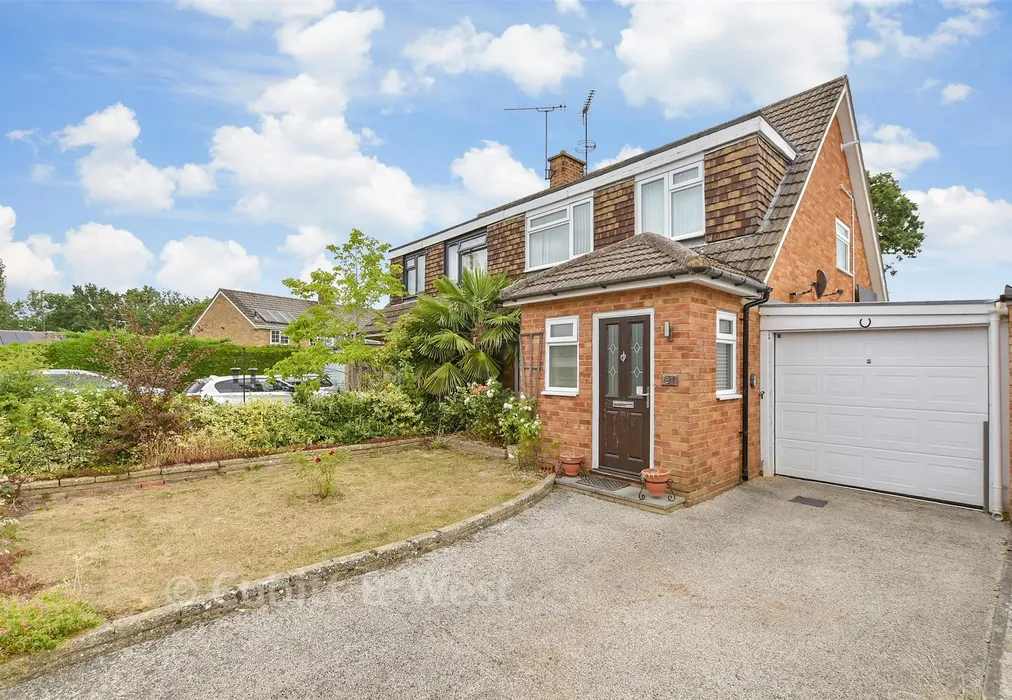 Front Garden - New Park Road, Cranleigh, Surrey - Wards of Kent
