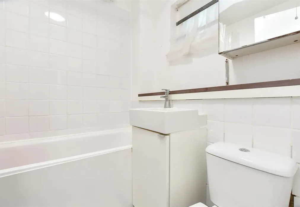 Bathroom - Spinney Gardens, London - Wards of Kent