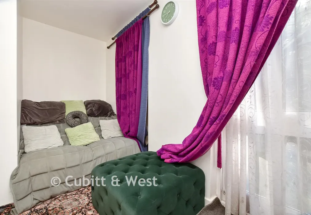 Kitchen / Lounge - Spinney Gardens, London - Wards of Kent