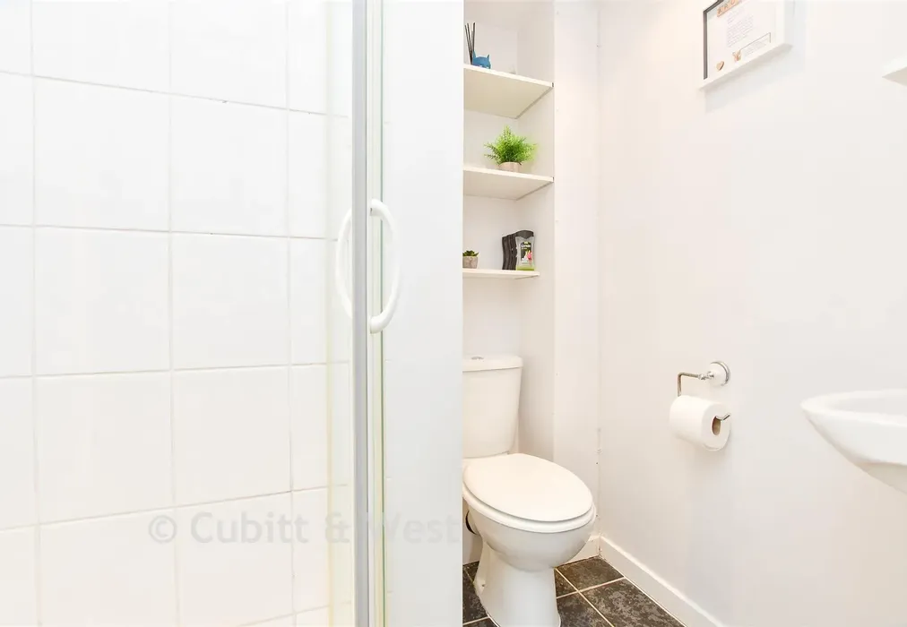 En-Suite Shower Room - Kempton Walk, Croydon, Surrey - Wards of Kent