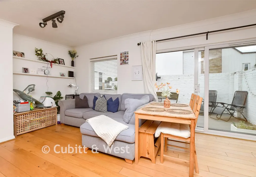 Lounge - Kempton Walk, Croydon, Surrey - Wards of Kent