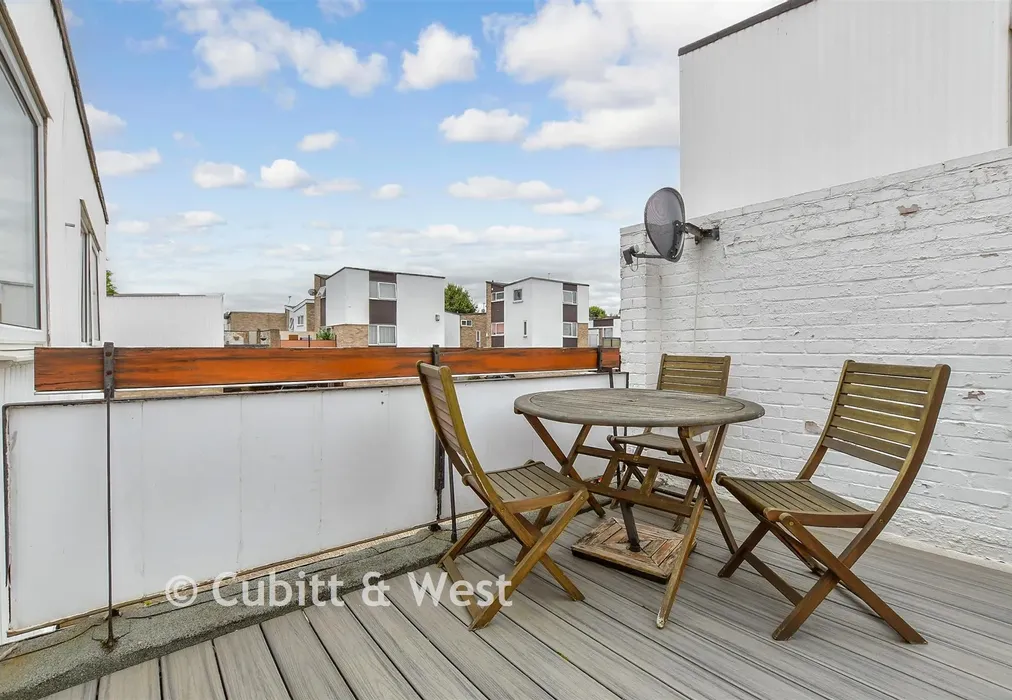 Balcony / Terrace - Kempton Walk, Croydon, Surrey - Wards of Kent