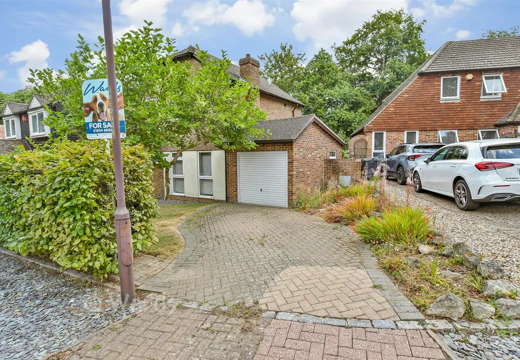 Driveway/Parking - Sadlers Close, Walderslade, Chatham, Kent - Wards of Kent
