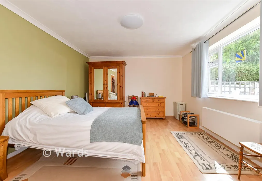 Bedroom 1 - Pebble Lane, Seasalter, Whitstable, Kent - Wards of Kent