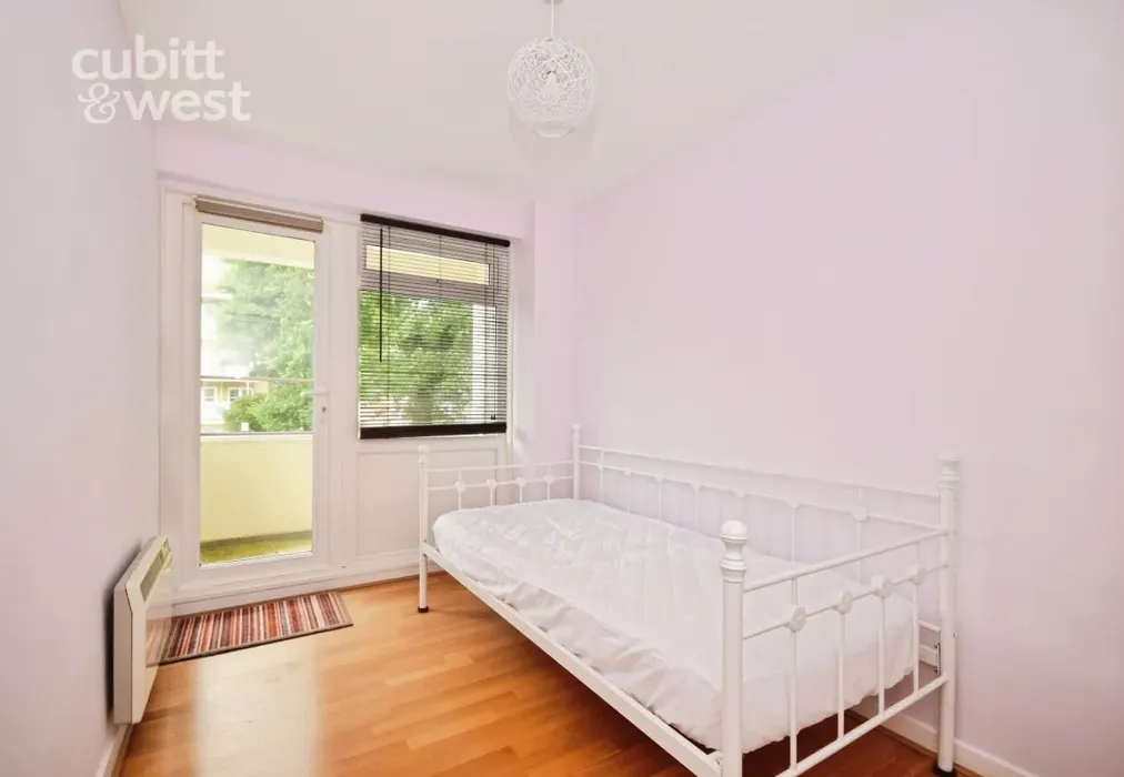 Bedroom 3 - Eaton Gardens, Hove, BN3 - Wards of Kent