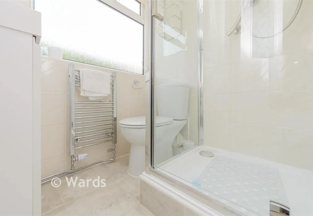 En-Suite Shower Room - Sallows Shaw, Sole Street, Kent - Wards of Kent