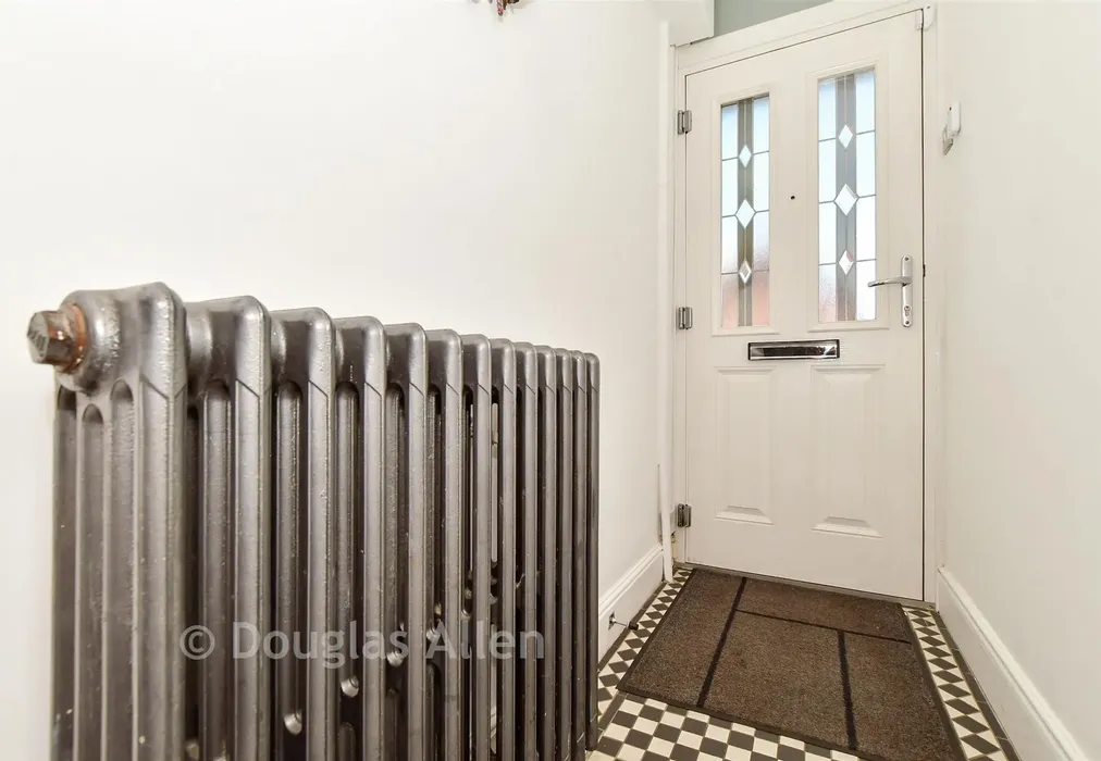 Internal Lifestyle Photograph - Clydesdale Road, Hornchurch, Essex - Wards of Kent