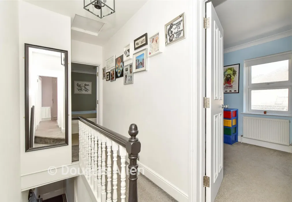Landing - Clydesdale Road, Hornchurch, Essex - Wards of Kent