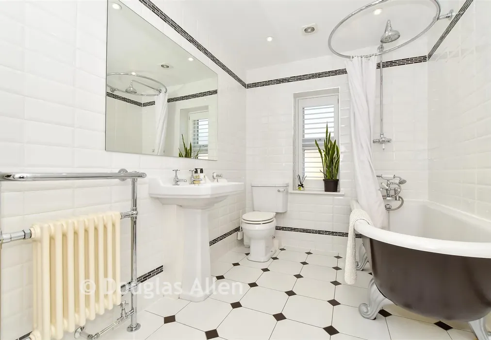 Bathroom - Clydesdale Road, Hornchurch, Essex - Wards of Kent