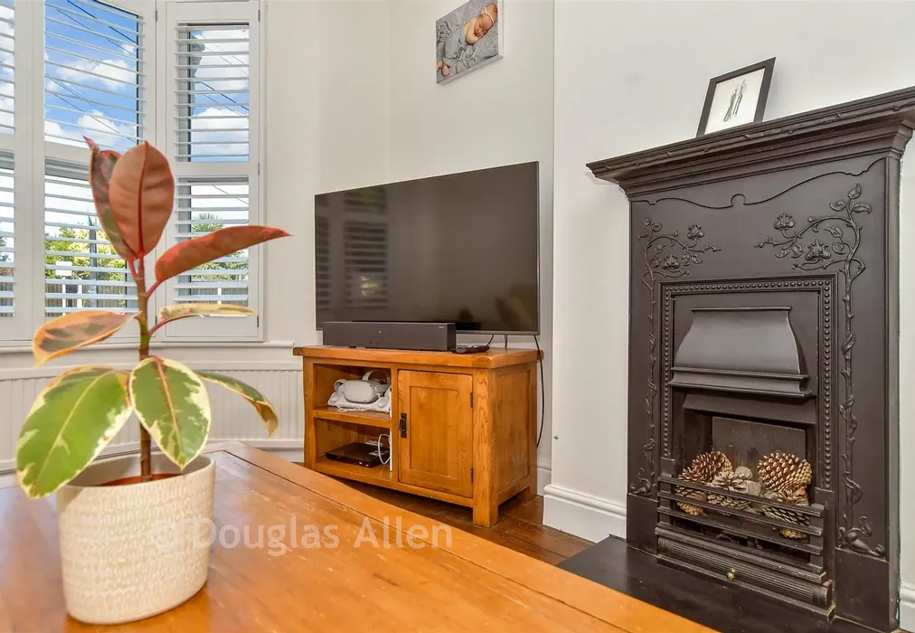 Internal Lifestyle Photograph - Clydesdale Road, Hornchurch, Essex - Wards of Kent
