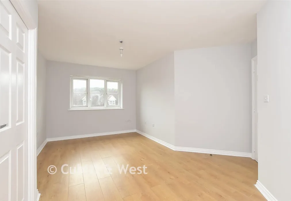 Bedroom 1 - Rydons Way, Redhill, Surrey - Wards of Kent