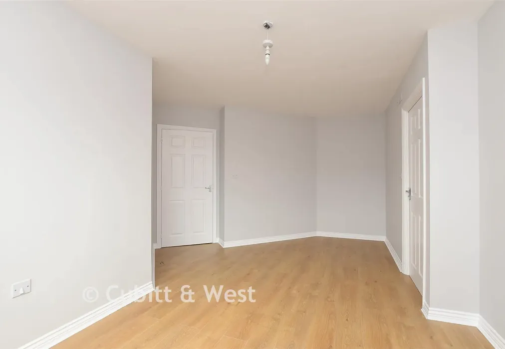 Bedroom 1 - Rydons Way, Redhill, Surrey - Wards of Kent