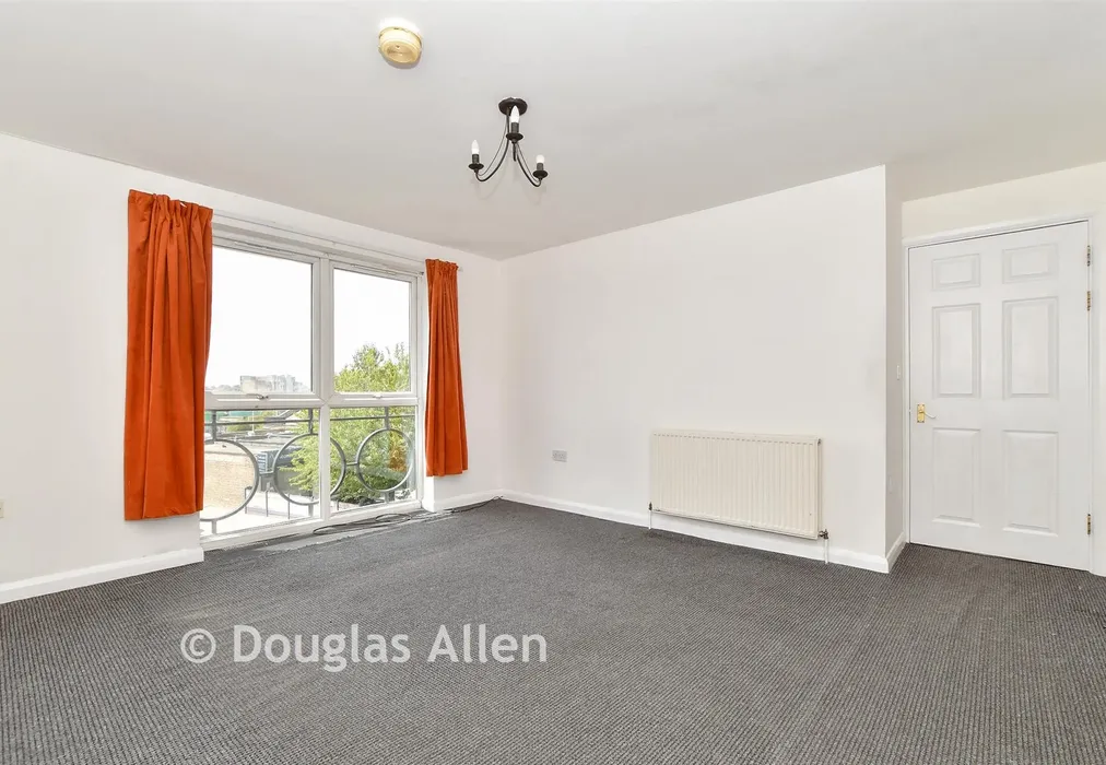 Lounge/Diner - South Street, Romford, Essex - Wards of Kent
