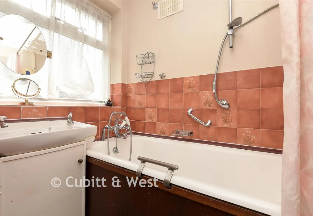 Bathroom - Kingsley Grove, Reigate, Surrey - Wards of Kent