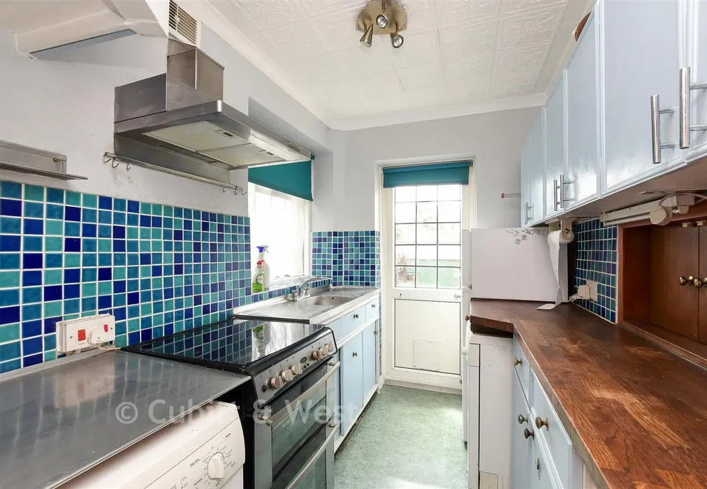 Kitchen - Kingsley Grove, Reigate, Surrey - Wards of Kent