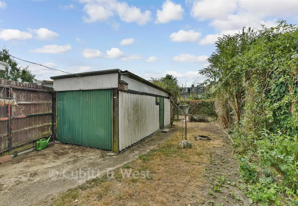 Rear Garden - Kingsley Grove, Reigate, Surrey - Wards of Kent