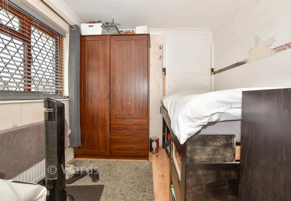Bedroom 2 - The Avenue, Greenacres, Aylesford, Kent - Wards of Kent