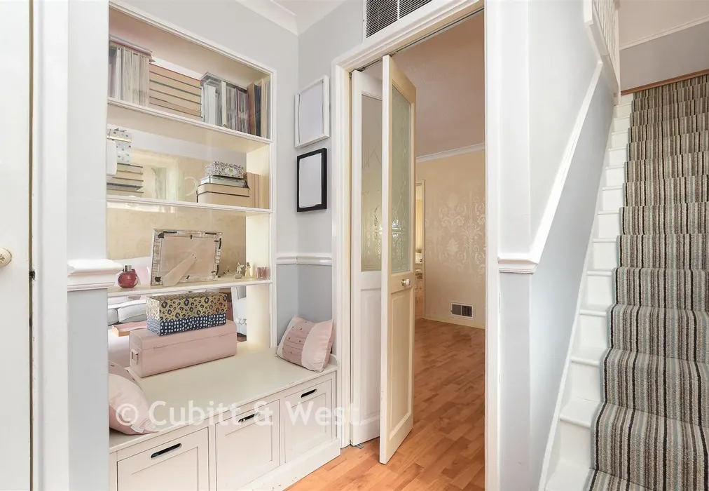 Entrance Hall - Talbot Close, Reigate, Surrey - Wards of Kent
