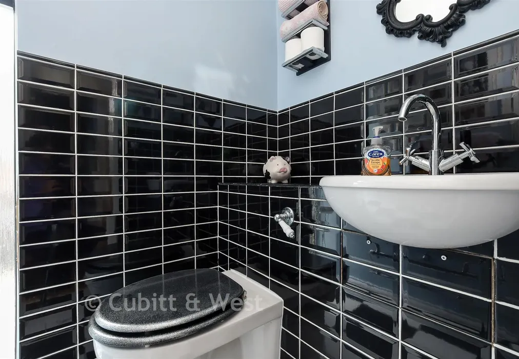 Cloakroom - Talbot Close, Reigate, Surrey - Wards of Kent