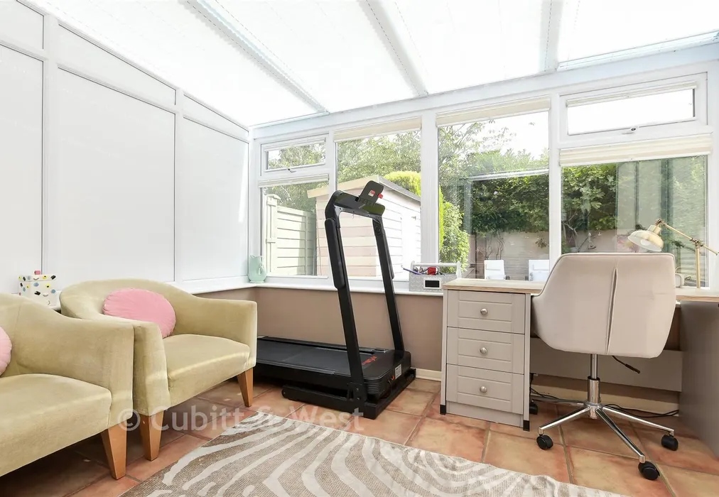 Conservatory - Talbot Close, Reigate, Surrey - Wards of Kent