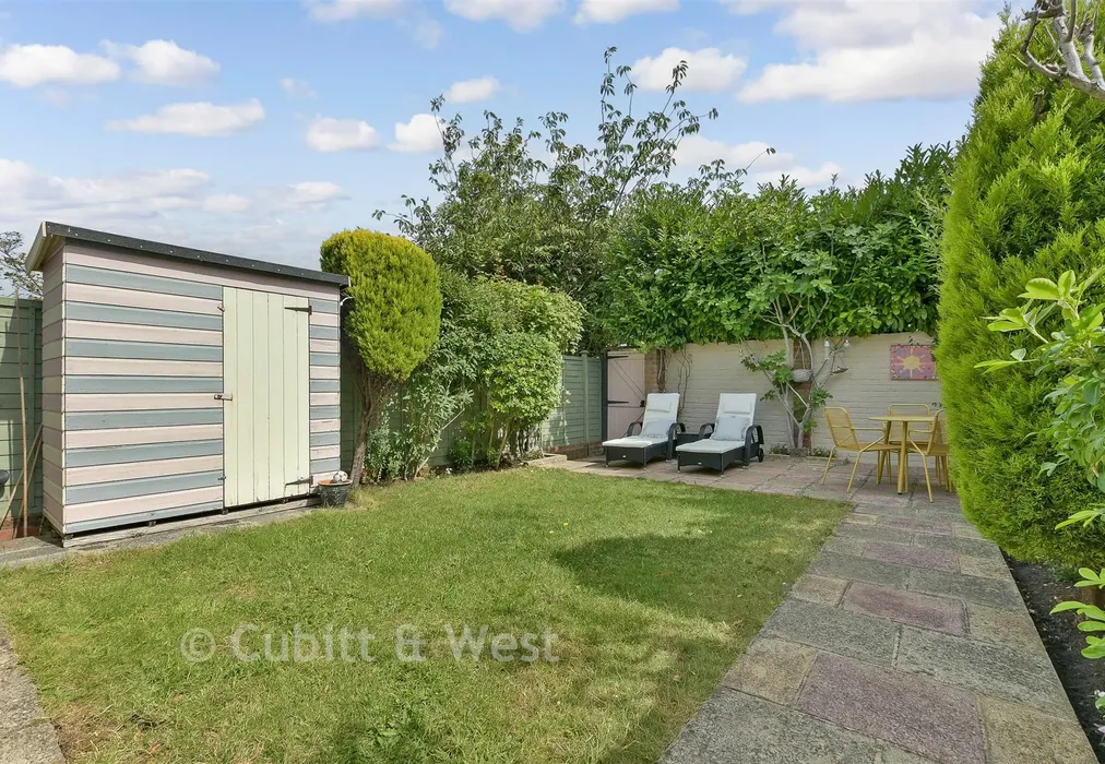 Rear Garden - Talbot Close, Reigate, Surrey - Wards of Kent