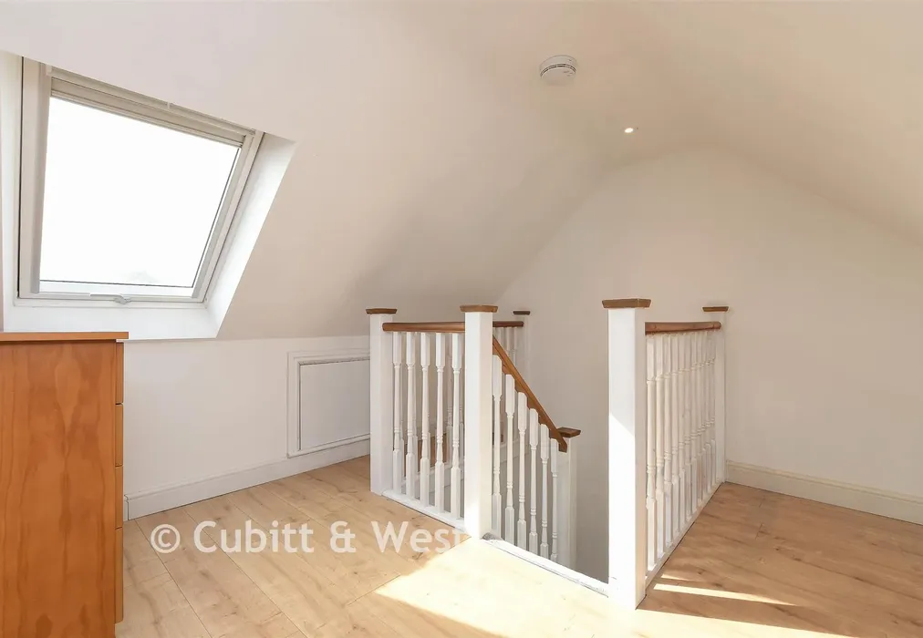 Bedroom 1 - South Mead, Redhill, Surrey - Wards of Kent