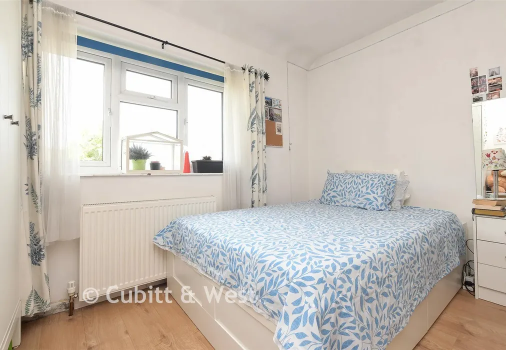 Bedroom 3 - South Mead, Redhill, Surrey - Wards of Kent
